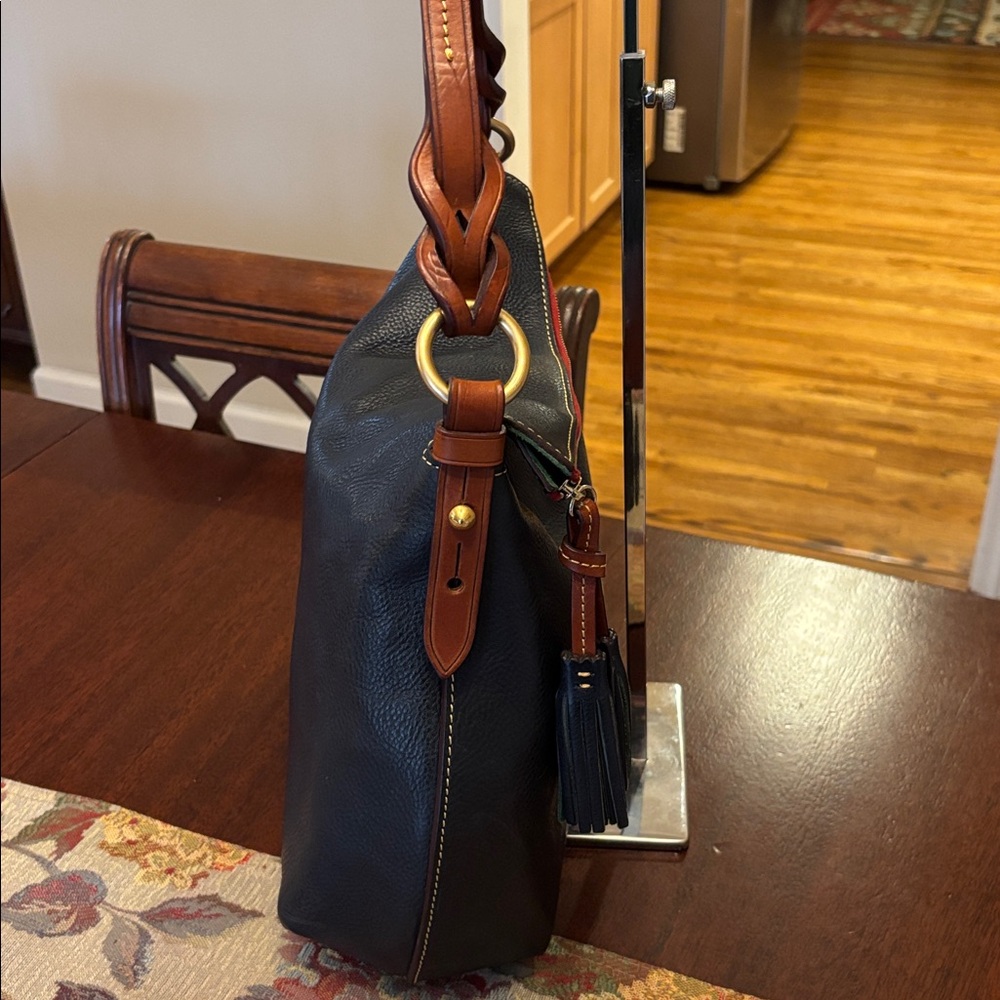 *SOLD*Dooney & Bourke Florentine Twist Strap Hobo Excellent Condition - Picture 6 of 15